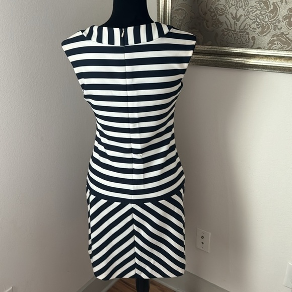 Taylor ivory dark blue geo stripes sleeveless fit silhouette dress Sz 4 - Picture 4 of 6